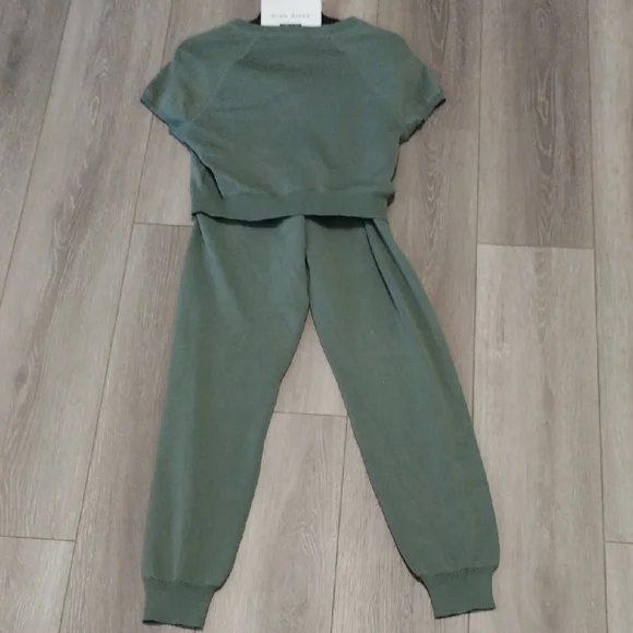 Pink Rose Olive Green Lounge Set - Picture 10 of 11